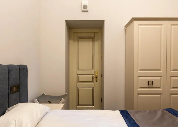 Metro Hotel Apartments